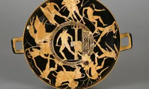 Cratère attique représentant le combat de Thésée contre le Minotaure. Le père de Thésée, Égée, est peut-être représenté parmi les spectateurs.