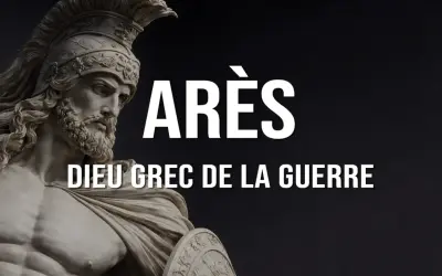 Statue d'Arès, dieu grec de la guerre, portant un casque et un bouclier.