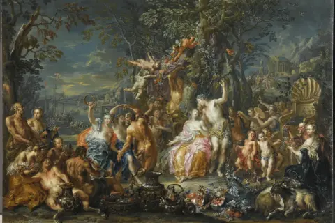 Un cortège joyeux célèbre Dionysos, brandissant un thyrse orné de feuilles de vigne. Amours, nymphes et satyres dansent au crépuscule.