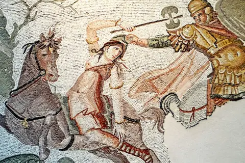 Mosaïque représentant Hercule combattant Hippolyte pour sa ceinture. Un cheval est visible à gauche.