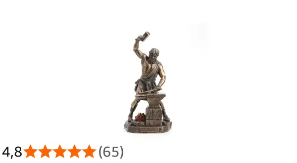 Statue de Héphaïstos au travail dans sa forge, marteau levé, prêt à frapper le métal sur son enclume.