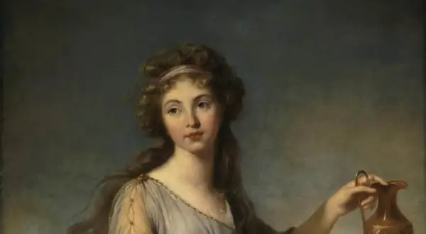 Portrait d'une jeune femme aux cheveux bouclés, tenant une cruche dorée. Elle pourrait être une fille de Zeus et Héra, déesse de la jeunesse et de la beauté.