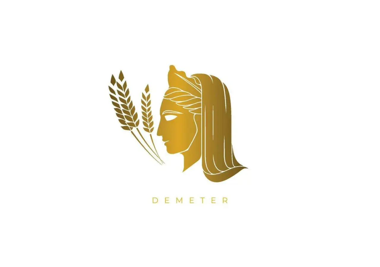 Profil doré d'une déesse des moissons, tenant des épis de blé. Le nom "DEMETER" est inscrit en dessous.