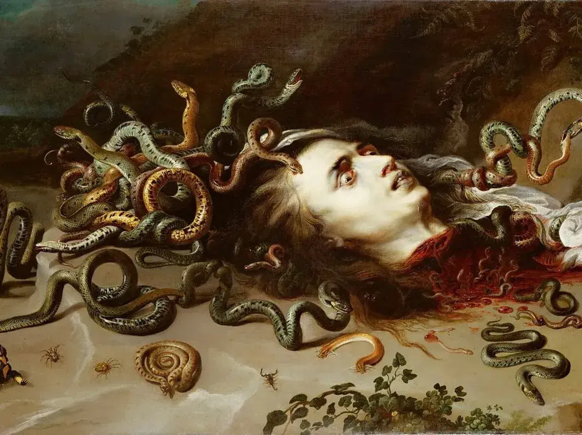 Tête coupée de Méduse, monstre de la mythologie grecque, entourée de serpents.