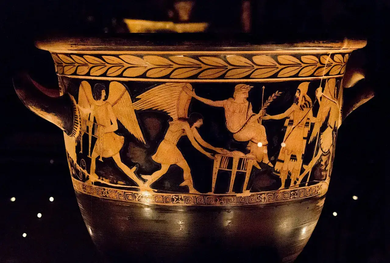Vase antique représentant une scène de la mythologie grecque, possiblement Jason et les Argonautes. Des figures ailées et des personnages en toges sont représentés.