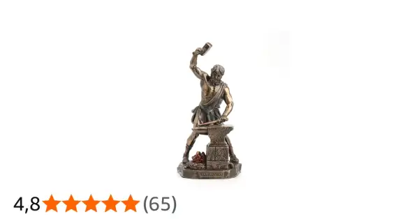 Statue de Héphaïstos au travail dans sa forge, marteau levé, prêt à frapper le métal sur son enclume.