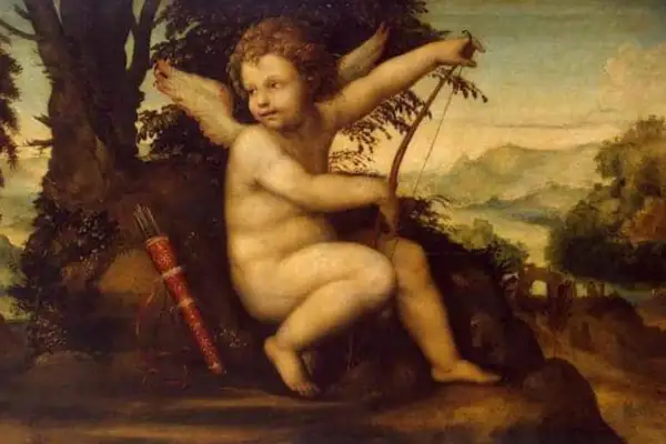Un jeune Éros dieu, ailé et nu, s'apprête à décocher une flèche. Son carquois repose à ses côtés.
